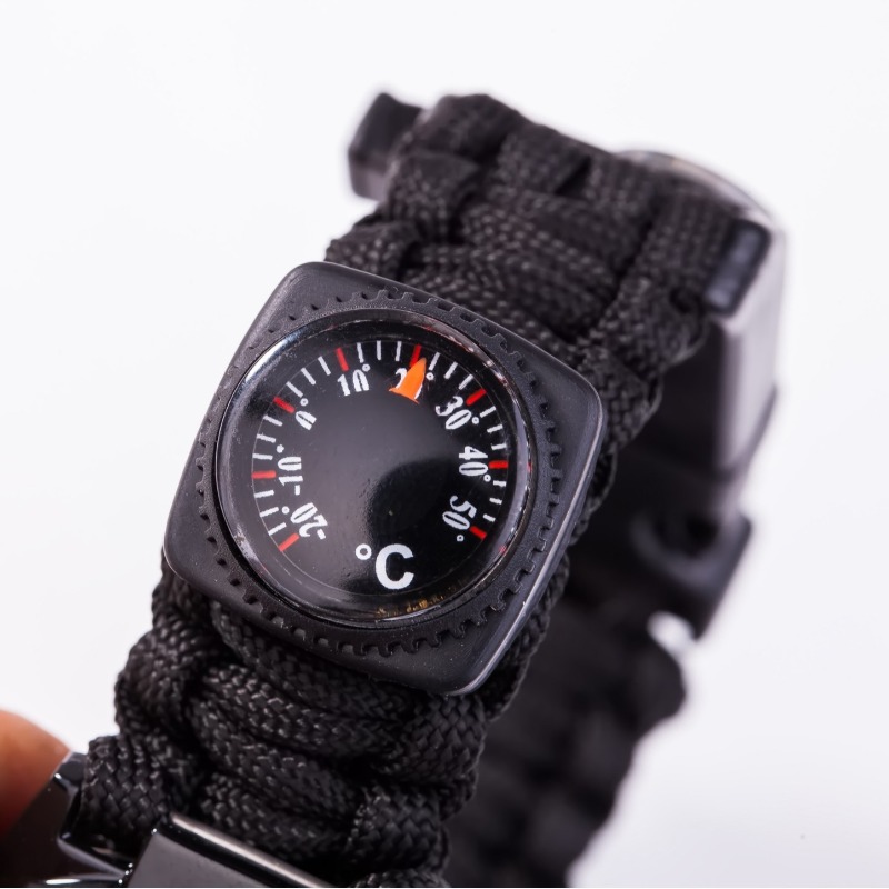 Multifunktionale Outdoor-Uhr,  – Fire Starting Kit Bewertung und Preis
